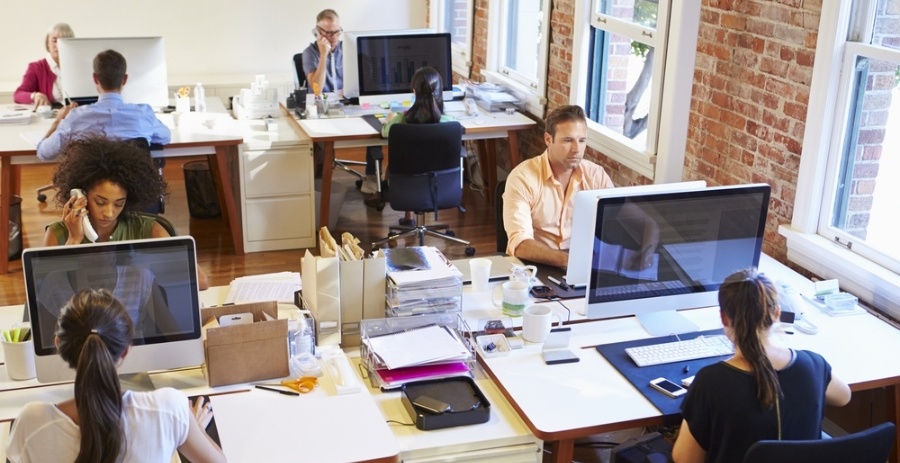 Standing vs. Sitting Desks: Which is Better?